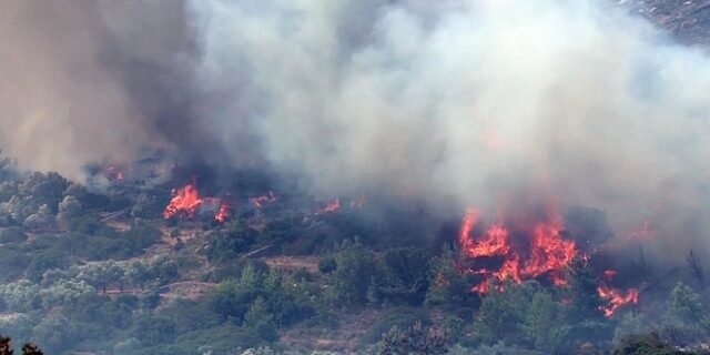 Πάλι στις φλόγες η Χίος