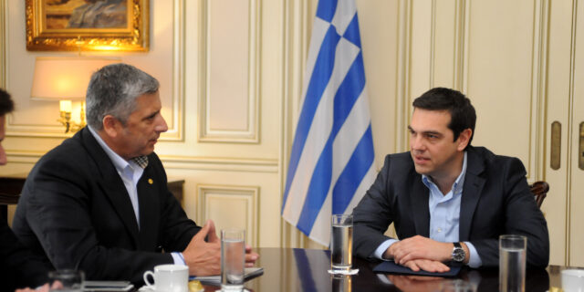 Επιστολή Πατούλη σε Τσίπρα: Τα νησιά του βορείου Αιγαίου πρέπει να αποσυμφορηθούν άμεσα