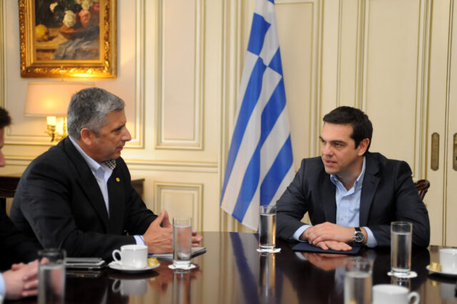 Επιστολή Πατούλη σε Τσίπρα: Τα νησιά του βορείου Αιγαίου πρέπει να αποσυμφορηθούν άμεσα