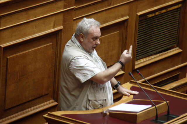 Πιο δεξιά ο… τοίχος