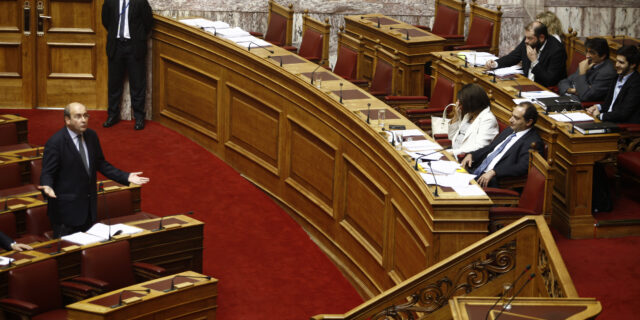 Σκληρή κόντρα Σπίρτζη – Χατζηδάκη για την πολιτική αεροπορία