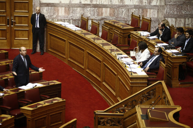 Σκληρή κόντρα Σπίρτζη – Χατζηδάκη για την πολιτική αεροπορία
