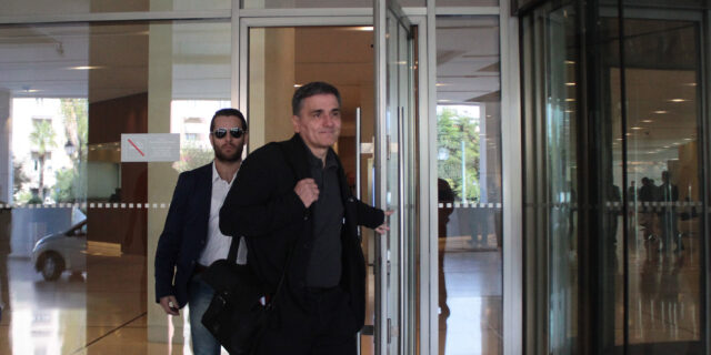Λευκός καπνός για την εκταμίευση
