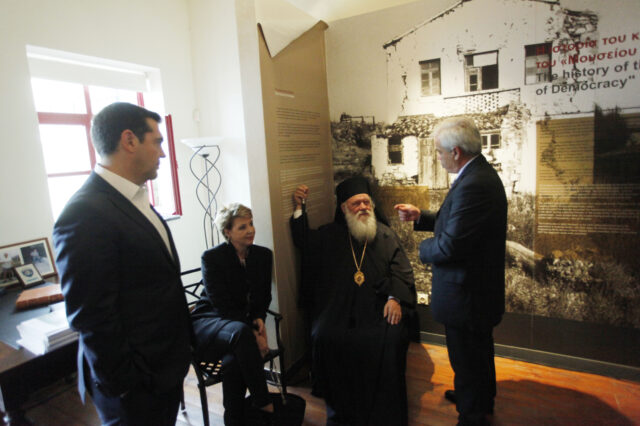 Ιερώνυμος: Δεν είναι καιρός να υπονομεύει ο ένας τον άλλον