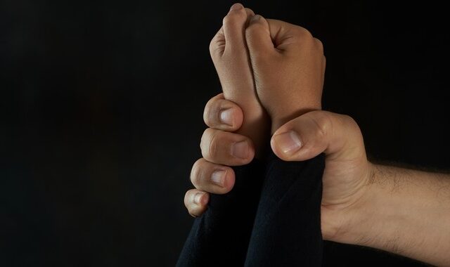 Συνελήφθη παιδεραστής που είχε ασελγήσει στο άψυχο σώμα 9χρονης