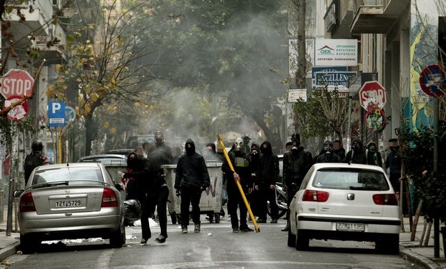 Αντιεξουσιαστές καταγγέλλουν ότι δέχτηκαν πυροβολισμούς από διακινητές ναρκωτικών