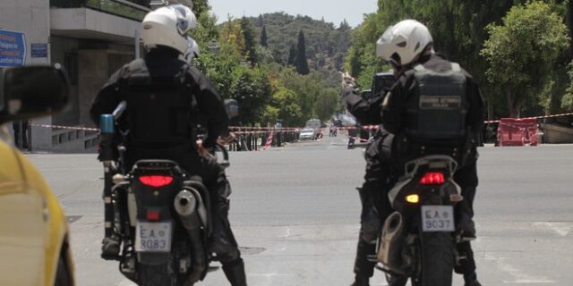 Συνελήφθη διακινητής μεταναστών στον Ασπρόπυργο ύστερα από κινηματογραφική καταδίωξη