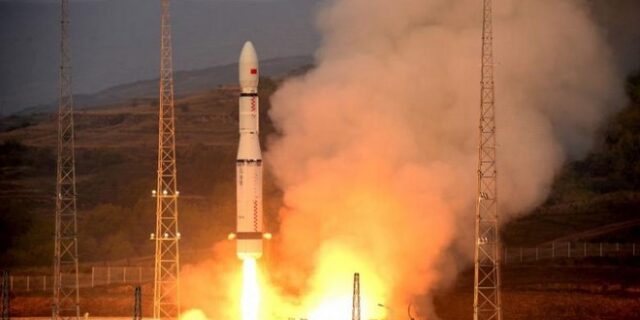Κίνα: Εκτοξεύεται το Shenzhou 11 με δύο αστροναύτες