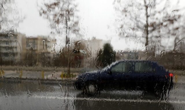 Βροχές και κατά τόπους ισχυρές καταιγίδες