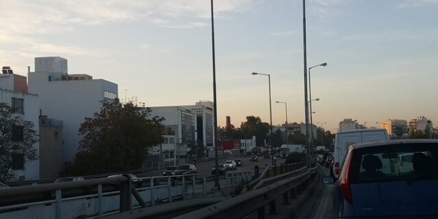 Αποκαθίσταται σταδιακά η κυκλοφορία στον Κηφισό.Απομακρύνθηκε η νταλίκα