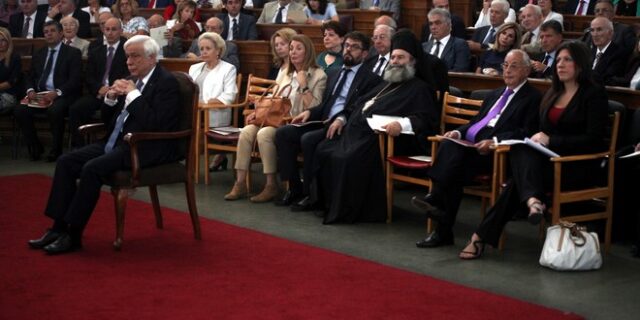 Κριτική για τις σχέσεις δικαστικής και εκτελεστικής εξουσίας