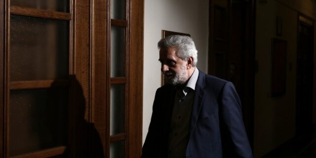 Δρίτσας: Η αποχώρησή μου δεν είναι εθελούσια