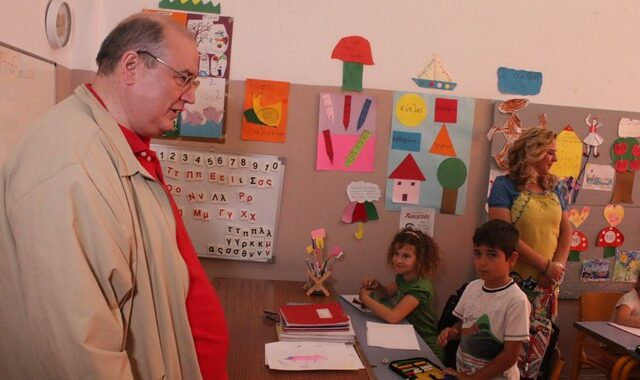Φίλης: Μετά τις 2 το μεσημέρι θα κάνουν μάθημα τα προσφυγόπουλα