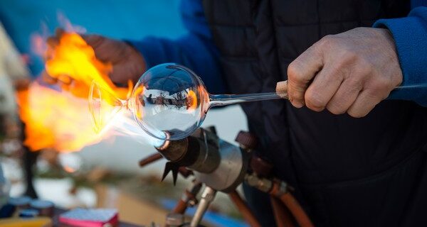 Γιούλα: Πουλήθηκε σε ξένους η μεγαλύτερη ελληνική υαλουργία