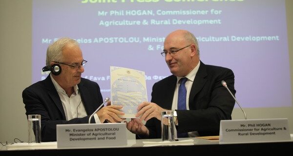 Για ειδική ενίσχυση των αγροτών στα νησιά με προσφυγική κρίση, δεσμεύτηκε ο Φιλ Χόγκαν