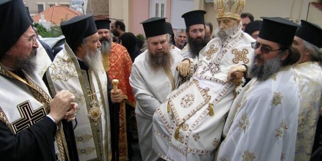 Περιέφεραν καθιστό στο θρόνο του, νεκρό παλαιοημερολογίτη Μητροπολίτη