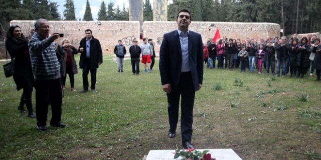 LIVE ΕΙΚΟΝΑ: Ο χαιρετισμός Τσίπρα στην Καισαριανή