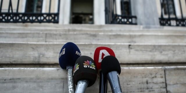 Αυτογκόλ υπέρ των καναλαρχών