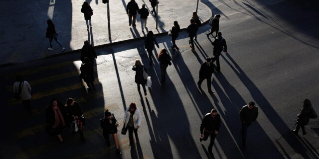 Ενίσχυση των συλλογικών διαπραγματεύσεων ζητά το 61% των Ελλήνων