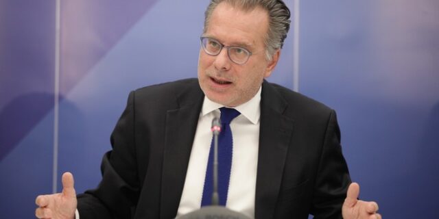 Κουμουτσάκος: Τα πρόσωπα έπονται των θεσμών