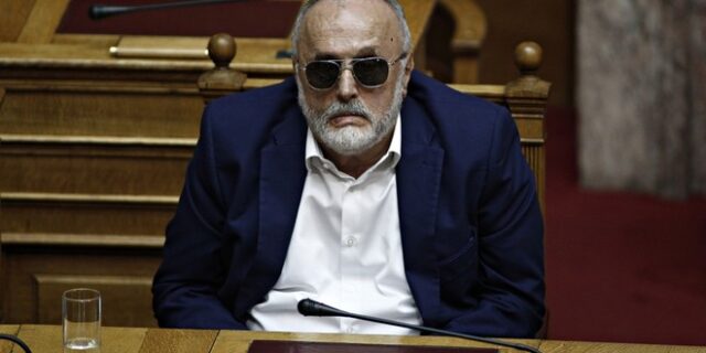 Κουρουμπλής για τηλεοπτικές άδειες: Δεν υπάρχει πισωγύρισμα
