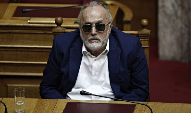 Κουρουμπλής για τηλεοπτικές άδειες: Δεν υπάρχει πισωγύρισμα