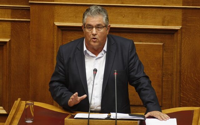 Κουτσούμπας: Ο Μητσοτάκης ‘εξόριστο’ βρέφος, ο Τσίπρας ‘μπαρουτοκαπνισμένος’ 16αρης