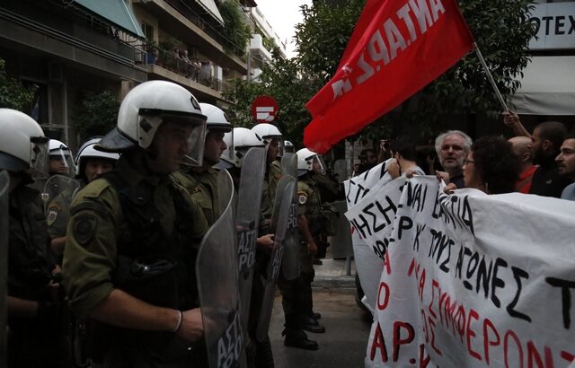 Καισαριανή: Χημικά σε διαδηλωτές πριν την ομιλία Τσίπρα