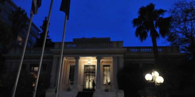 Μαξίμου: Με τη φανέλα του ΔΝΤ στο Βερολίνο ο Μητσοτάκης