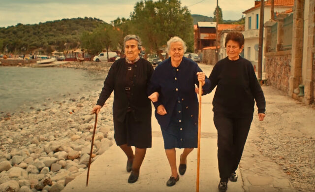 Γιαγιά Μηλίτσα keep walking. Η συγκινητική ωδή στην Λέσβο από το Johnnie Walker