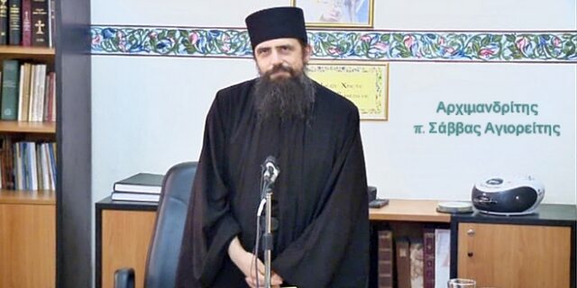 Σάββας Αγιορείτης: To Piercing αυτιών και μύτης προκαλεί καρκίνο
