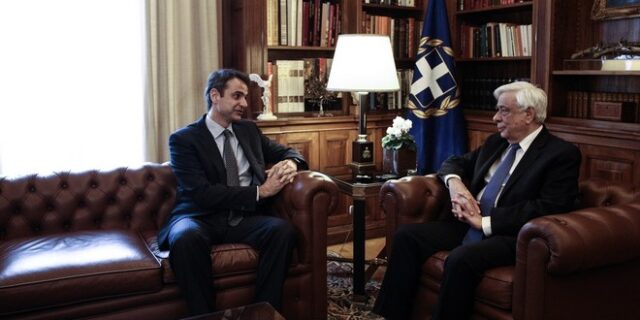 Τον Παυλόπουλο επισκέπτεται ο Μητσοτάκης για τις τηλεοπτικές άδειες