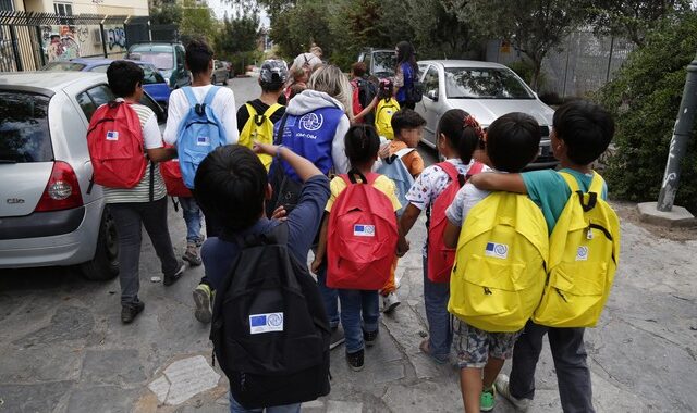 Εισαγγελική παρέμβαση για τους γονείς που δε θέλουν τα προσφυγόπουλα
