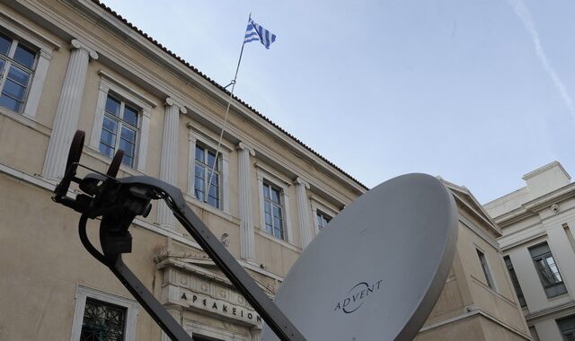 Τηλεοπτικές άδειες: Αντισυνταγματικός ο νόμος Παππά. Από το μηδέν οι διαδικασίες