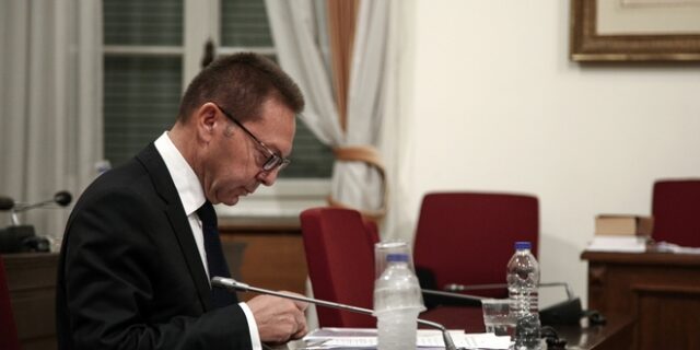 Πρόταση Στουρνάρα για ‘ευελιξία στις αμοιβές’