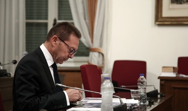 Πρόταση Στουρνάρα για ‘ευελιξία στις αμοιβές’
