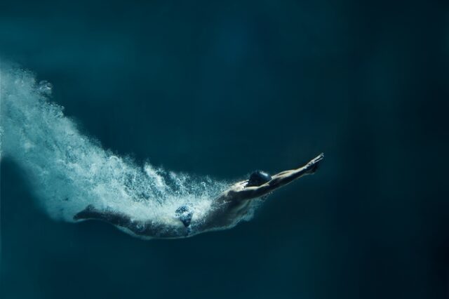 Πώς το κολύμπι ενεργοποιεί τον εγκέφαλό μας
