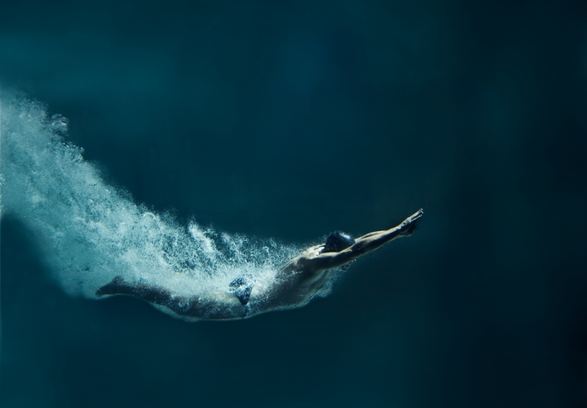 Πώς το κολύμπι ενεργοποιεί τον εγκέφαλό μας