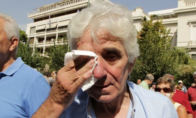 Οργή Τσίπρα για τα χημικά σε συνταξιούχους: ‘Να μην επαναληφθεί’ είπε στον Τόσκα
