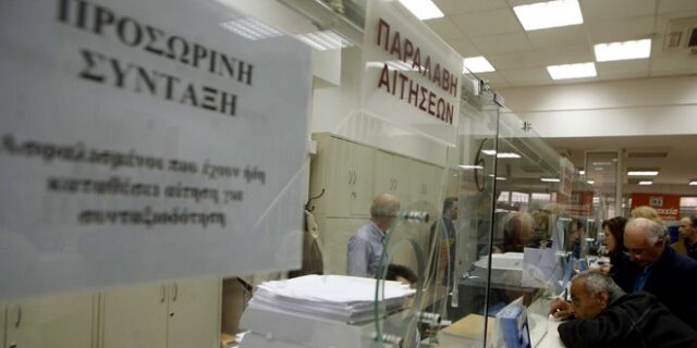 Το υπουργείο Εργασίας διαψεύδει τον ‘κόφτη’ στις συντάξεις