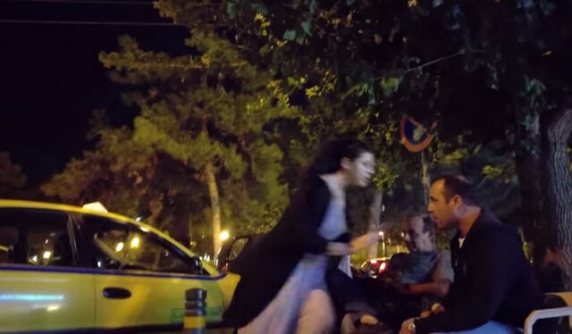 Βίντεο: Ταξιτζής βρίζει γυναίκες και ακολουθεί πανδαιμόνιο