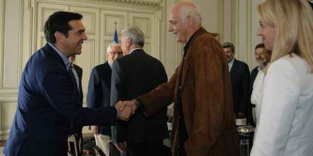 Η τελική σύνθεση της επιτροπής για την Αναθεώρηση: Σπουρδαλάκης, Δούρου, Αγοραστός, Μίχαλος και Κιμούλης