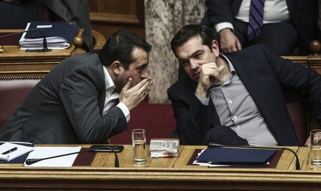 Στην αντεπίθεση το Μαξίμου με νέο νόμο για τις άδειες. Δεν παραιτείται ο Παππάς