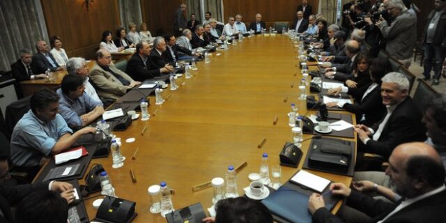 Reuters: Σκουρλέτης φεύγει, Τσακαλώτος μένει