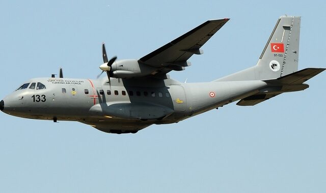 Τουρκικό CN-235 πέταξε πάνω από τη Ζουράφα