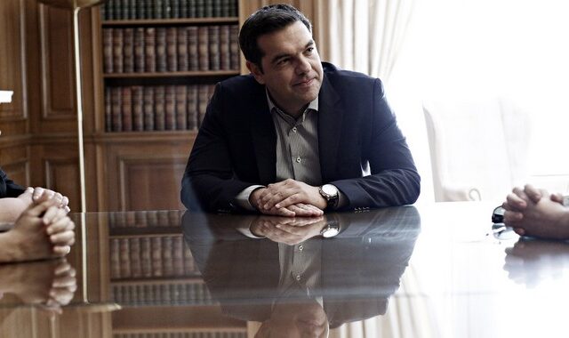 Επικοινωνιακή αντεπίθεση από Μαξίμου
