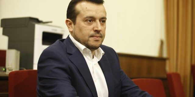 Ο Παππάς στη Βουλή για τις άδειες. Βήχει καναλάρχης και παθαίνει πνευμονία η ΝΔ