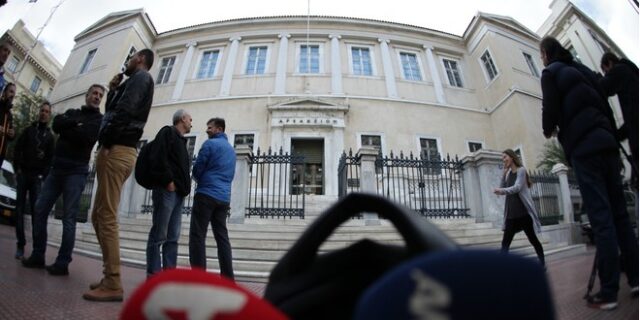 Κρίσιμη εβδομάδα για τις τηλεοπτικές άδειες
