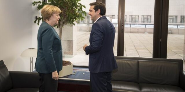 Τήρηση συμφωνιών ζήτησε ο Τσίπρας από Μέρκελ και Ολάντ