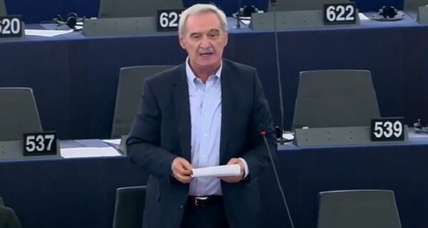 Χουντής σε Μοσκοβισί: Λέτε ψέματα για την Ελλάδα, είστε υποκριτές και κερδοσκόποι
